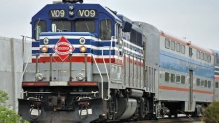 В США легковой автомобиль столкнулся с поездом, 4 человека погибли