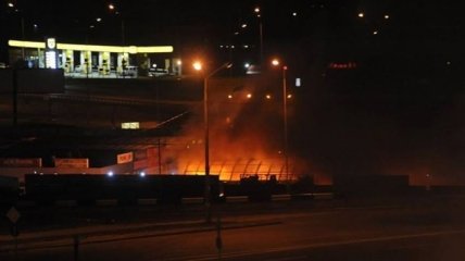 Возле метро "Позняки" произошел сильный пожар
