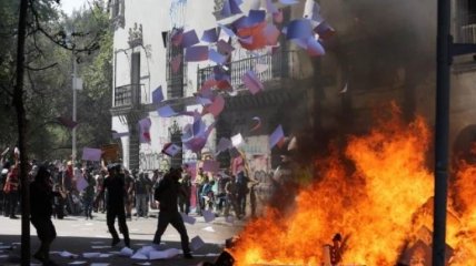 Протестные акции в Чили: президент просит министров уйти в отставку