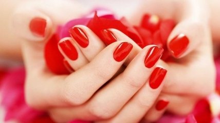 Маникюр 2019: роскошный красный дизайн ногтей