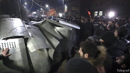 Начальник полиции Армении обратился к демонстрантам в центре Еревана