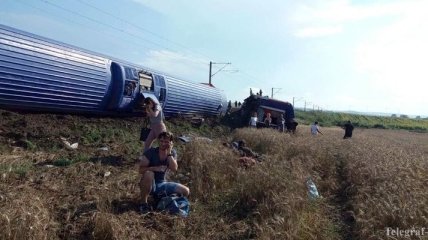 В Турции поезд сошел с рельсов: есть жертвы