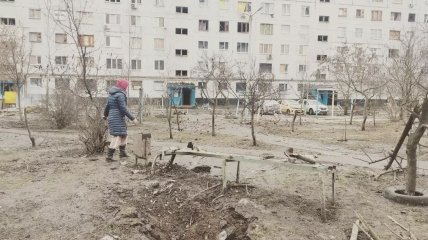 Последствия обстрела в дворах Харькова