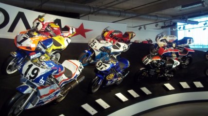 Музей в США представляет более 1200 старинных и современных мотоциклов