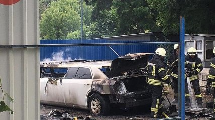 Неизвестные сожгли лимузин в Киеве (Видео)
