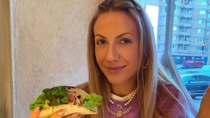 «Все равно красавица»: Леся Никитюк повеселила фанатов бодипозитивным фото