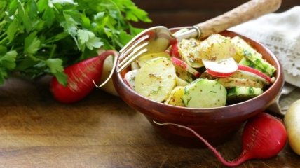 Салат з картоплею