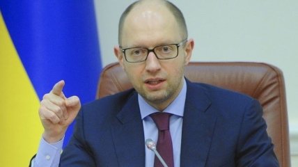 Яценюк: Кабмин выделит 50 млн гривен на новые украинские паспорта