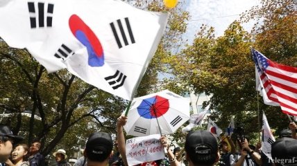 В Сеуле люди вышли на улицу, чтобы поддержать экс-президента