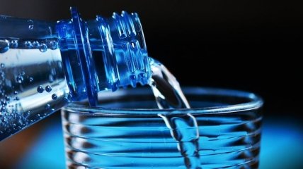 Медики рассказали, сколько нужно пить воды в летнюю жару