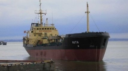 Стало известно, кому принадлежит задержанный в Ливии танкер
