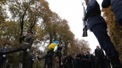 Порошенко принял участие в чествовании памяти погибших в войне с нацистами