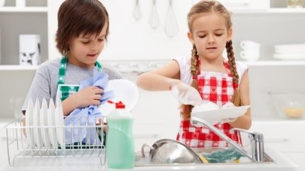 7 способов приучить ребенка помогать по дому