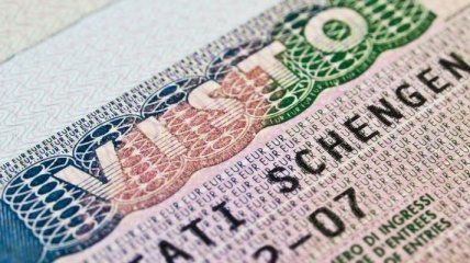 Украинцам придется сдавать отпечатки пальцев для шенгенских виз
