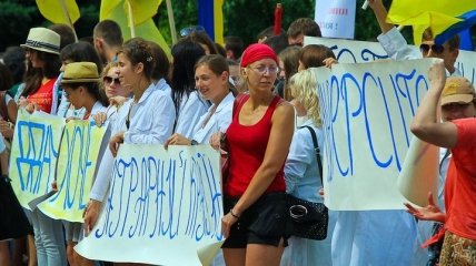 В Днепропетровске студенты устроили массовую акцию протеста