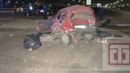 В Киеве пьяный на внедорожнике в дребезги разбил легковушку, убив ее водителя и пассажирку (фото, видео)