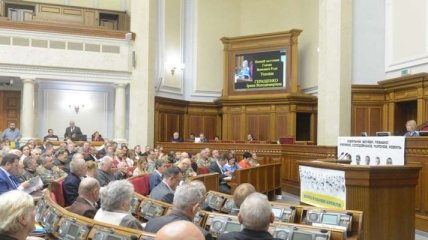 Верховная Рада Украины во вторник может отменить повышение зарплат нардепам