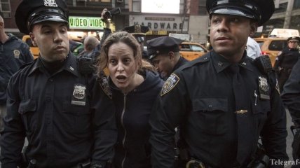 Полиция Нью-Йорка задержала около 60 протестующих