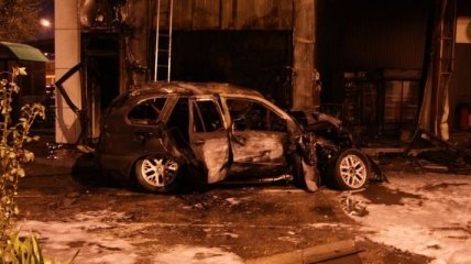В центре Одессы сгорел врезавшийся в автозаправку автомобиль: подробности аварии