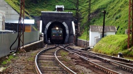 В "Укрзализныце" назвали точную дату открытия Бескидского тоннеля