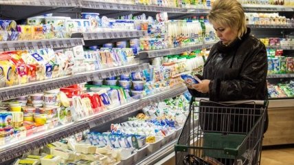 Украинцев уверяют, что продукты с полок супермаркетов не исчезнут