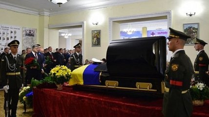 В Киеве прощаются с полковником Шаповалом