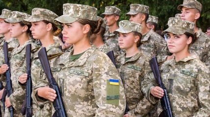 Нежные и непобедимые: женщины-военные снялись для календаря на 2019 год