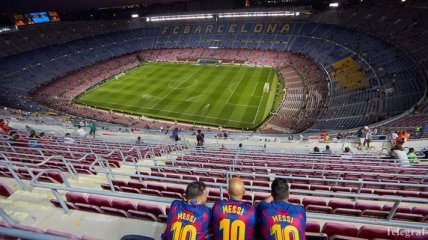 Барселона хочет вернуть болельщиков на стадион к важнейшему матчу с Атлетико
