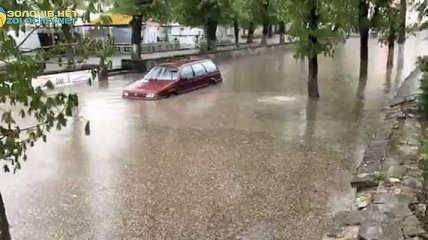 Львовскую область на Пасху накрыло сильным дождем (Видео)