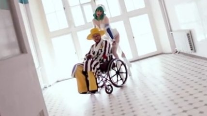 Киркоров перед днем рождения пересел в инвалидную коляску (видео)