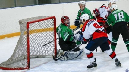 В чемпионате Украины по хоккею команды забили 23 шайбы на двоих