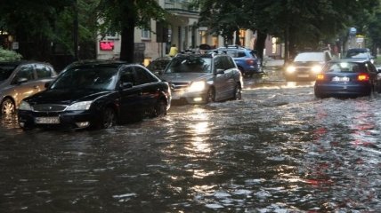 Польську столицю залило: випала рекордна кількість опадів
