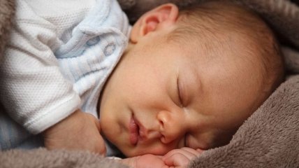 Медики рассказали, что делать, если ребенок плохо спит ночью
