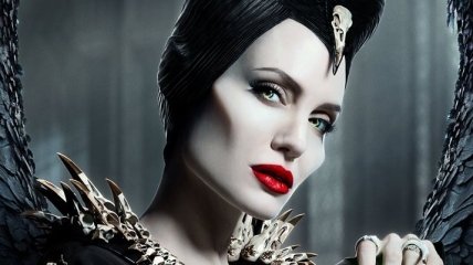 Из королевы в колдунью: как Анджелина Джоли превращалась в Малефисенту (Видео)