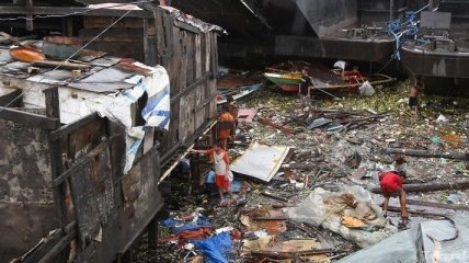 Сильный тайфун унес жизни 7 человек из Филиппин