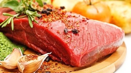Красное мясо повышает риск развития эндометриоза у женщин