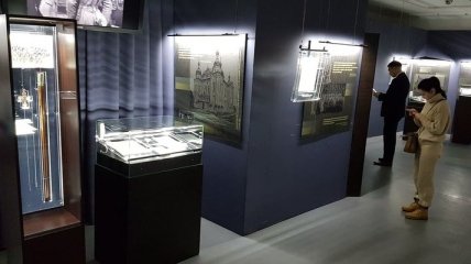 Порошенко открыл выставку, посвященную 100-летию независимости УНР