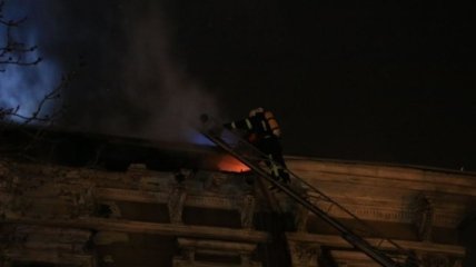В Одессе возник сильный пожар в жилом доме: есть пострадавшая (Фото)