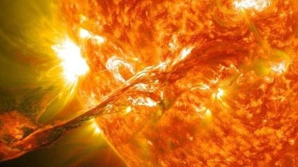 NASA зафиксировало невероятную вспышку на Солнце (Видео)