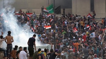 На протестах в Ираке погибли люди: еще более 200 раненых 