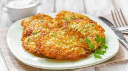 Сытный завтрак: картофельные дранки с сыром и ветчиной