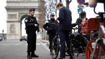 Чрезвычайное положение: Парламент Франции принял ряд мер по коронавирусу