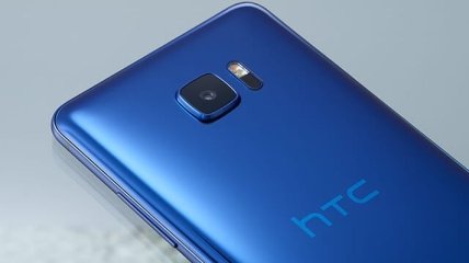 HTC выпустила новый смартфон с безрамочным дисплеем