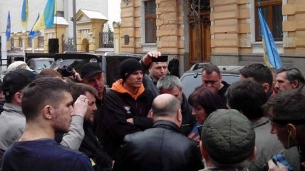 Протестующим под АП пообещали встречу с Порошенко