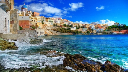 Греческие курорты радуют туристов комфортными условиями и демократичными ценами.