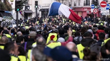 "Желтые жилеты" мобилизуются для новогодних протестов во Франции