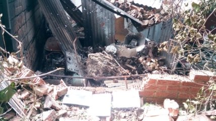 Боевики обстреляли Широкино из минометов: разрушен жилой дом (Фото)