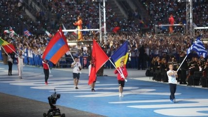 Армянский знаменосец на закрытии Европейских игр в Минске