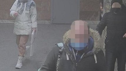 Изрезали ножом: в Киеве произошло нападение на женщину (фото)