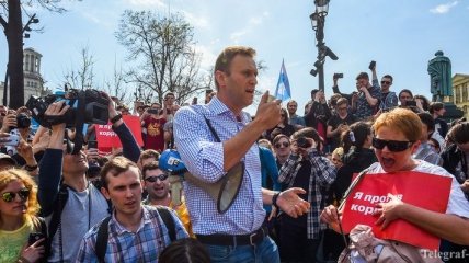 Навального отпустили из полиции после задержания на акции